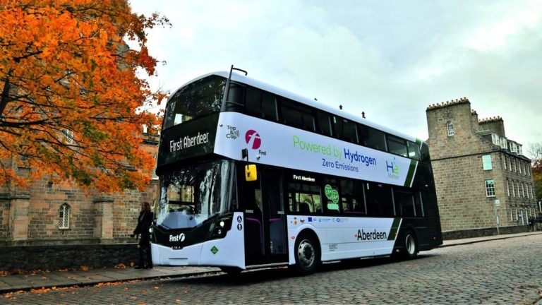 Escocia abandona el hidrógeno para retomar la electromovilidad aplicada a su transporte público