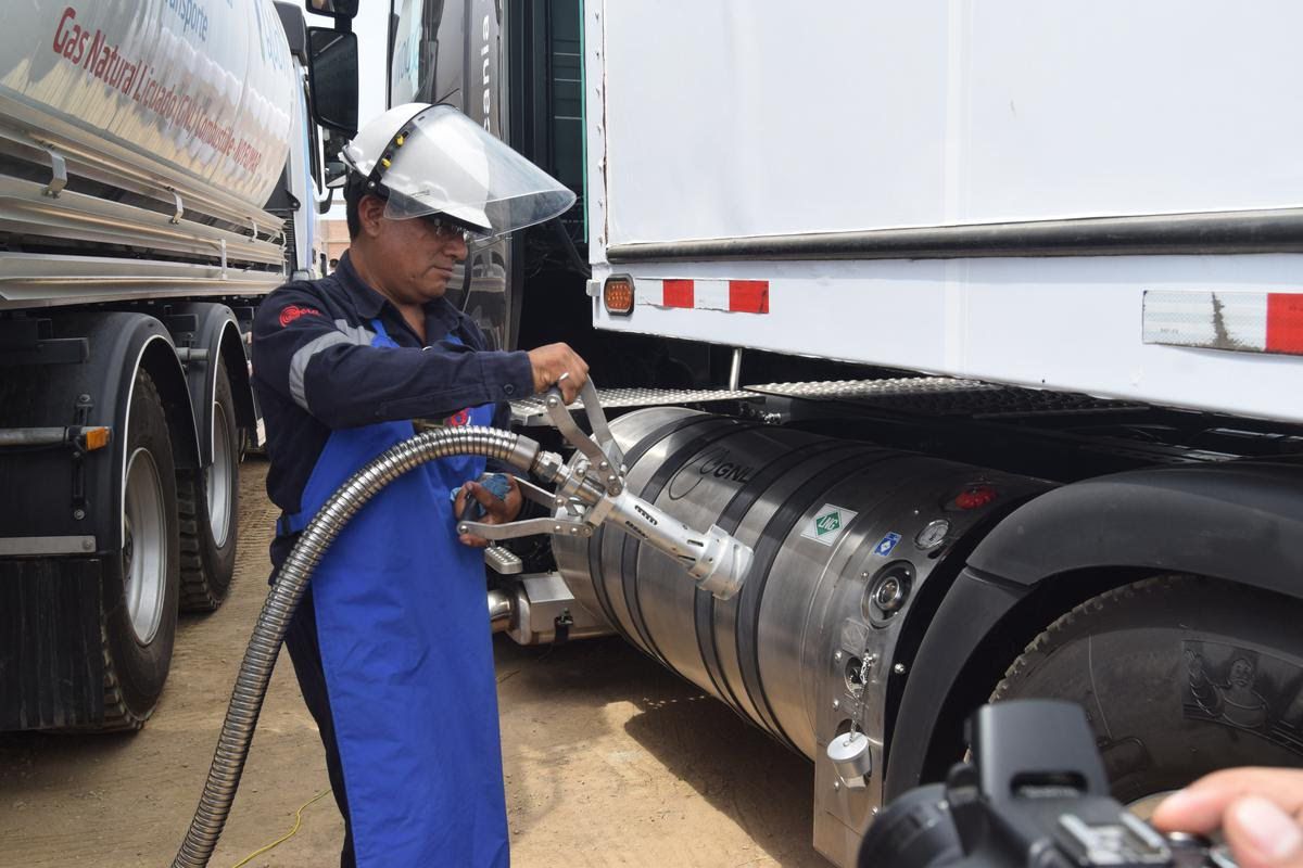 12 estaciones GNL despliega Solgas en Perú para surtir a tractos mineros