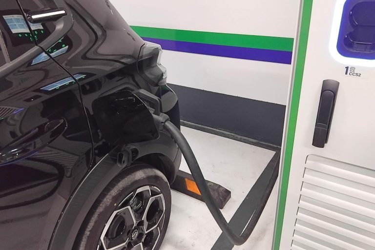 Un mercado más electrificado: venta de híbridos y eléctricos crece 77% en primer trimestre