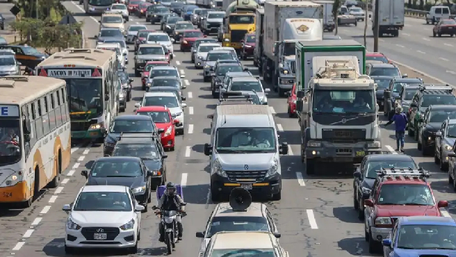 Asistencia económica contra alza de combustibles es evaluada por Gobierno