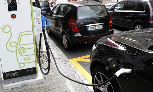 Para reproducir en Perú Argentina creó registro de estaciones de carga para vehículos eléctricos