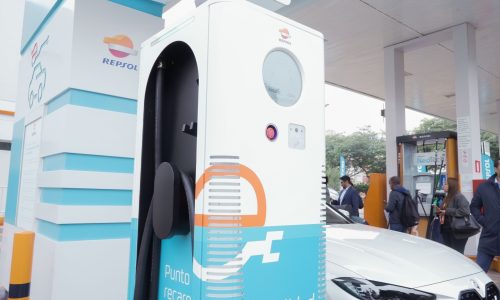 Repsol inaugura su primera electrolinera en Perú que cargará vehículos en cuestión de minutos