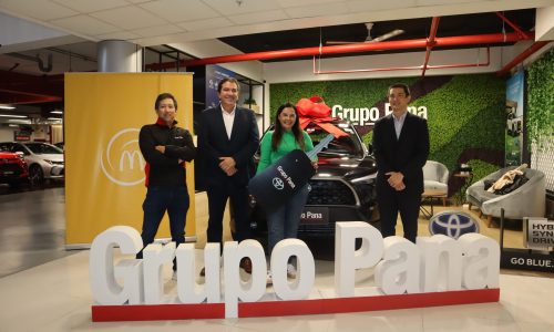 Toyota entrega unidades de híbridas eléctricas a cadena de comida rápida en Perú